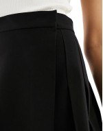 Premium tailored pleated mini skirt in black